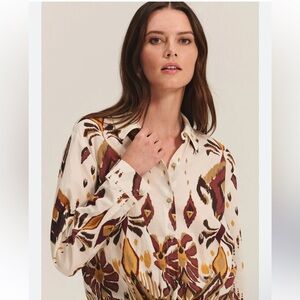 La Fuori Silk blouse vibrant tribal-inspired pattern and a high-neck collar XS